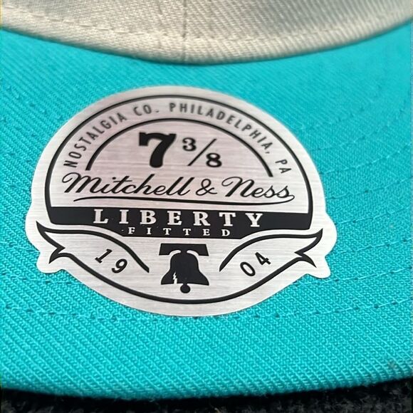 🔥⚾️ Vintage “NWT” Topps Mitchell & Ness New York Yankees Hat w/ Hat Pin   7 3/8 - Picture 6 of 13